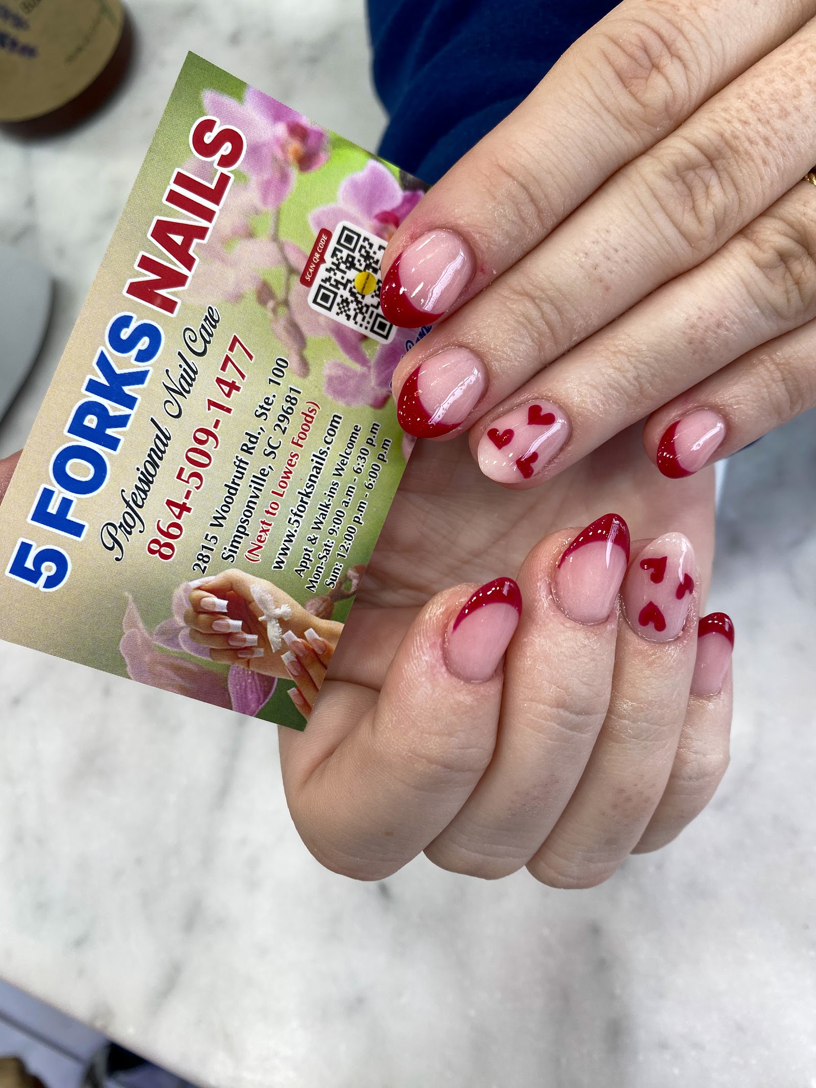 5 Forks Nails logo